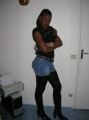 voila ma couz julie admirer sans toucher sinon c problem